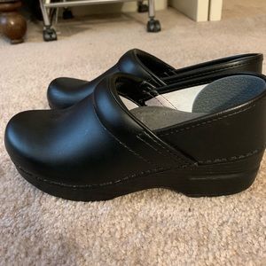 NWOT Dansko Professional Clogs